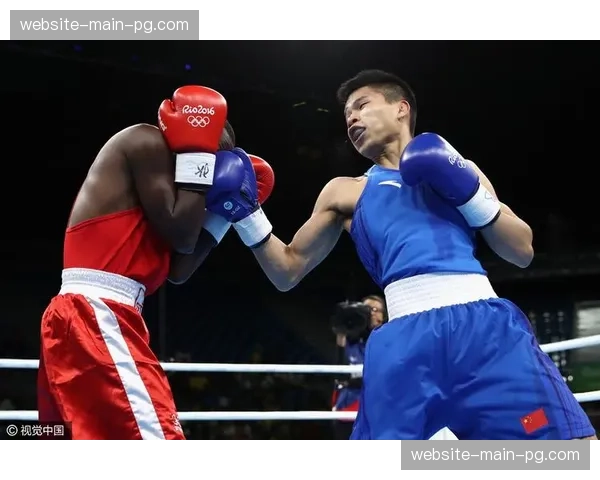 裁判委员会重申对背后铲球的判罚尺度,以保护进攻流畅性 裁判委员会重申对背后铲球的判罚尺度,以保护进攻流畅性