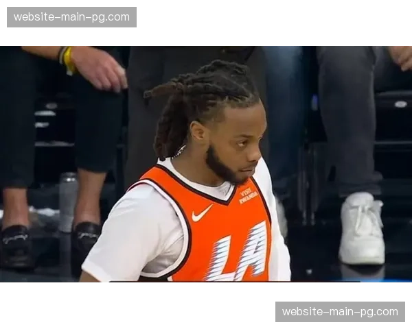 加兰命中压哨打板三分，骑士更衣室赛后陷入疯狂庆祝