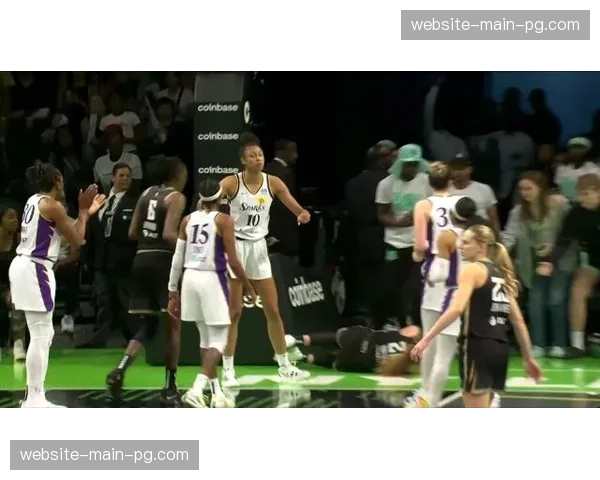 纽约自由人续约斯图尔特、琼斯和约内斯库，保留夺冠核心阵容